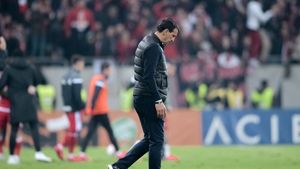 Protejat de Gigi Becali „pentru credința lui”, Bogdan Vintilă e acuzat că se vinde la FCSB: „Și-o merită toți! Pentru banii ăia poți fi umilit!”