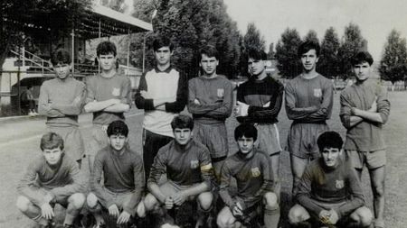 Cosmin Olăroiu, fotbalist la Steaua când avea 12 ani alături de Marian Ivan. Poze fabuloase cu actualul antrenor de la Jiangsu Suning în tricoul roș-albastru