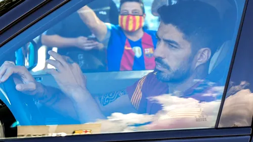 Luis Suarez și-a luat adio de la Messi și de la restul colegilor de la FC Barcelona! Atacantul a început să plângă de emoție