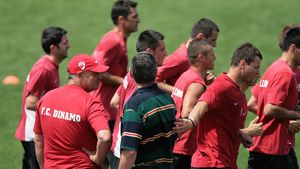 Dezvăluire fabuloasă despre un simbol al lui Dinamo! Colegul de cameră: „Dormea gol!”. Cele două obiecte pe care le avea în bagaj