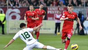 Lazăr rupe tăcerea, după ce a fost trimis de Dinamo la Chiajna: "Au încercat să-mi facă rău, dar le voi demonstra că am valoare". Oficialii atacați de mijlocaș