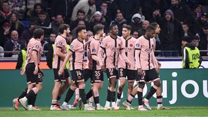 FCSB, fii ca PSG! Lyon, învinsă de vedetele lui Luis Enrique în Ligue 1