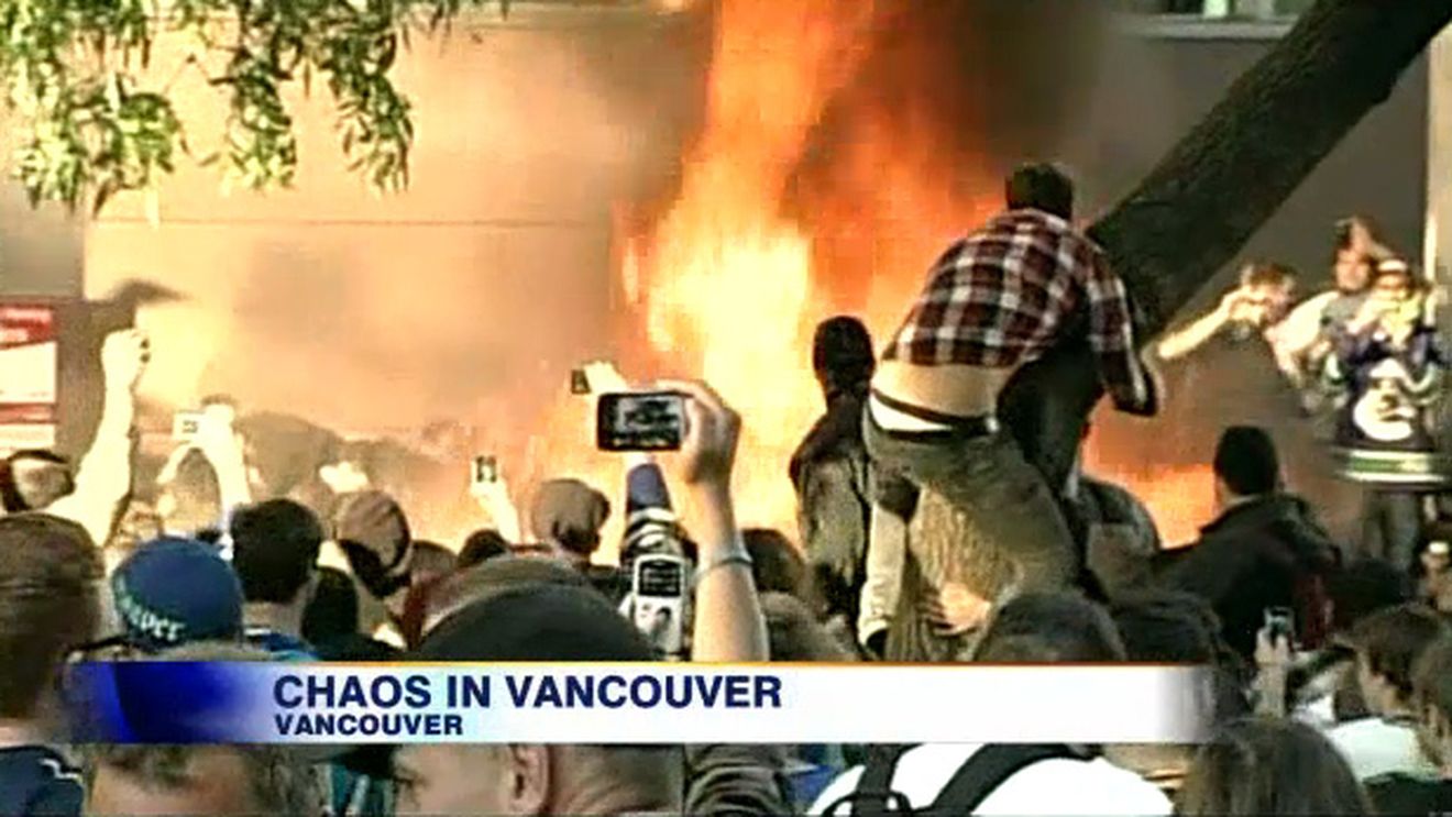 HAOS la Vancouver după înfrângerea din finala Cupei Stanley! VIDEO Ce au făcut fanii celor de la Canucks