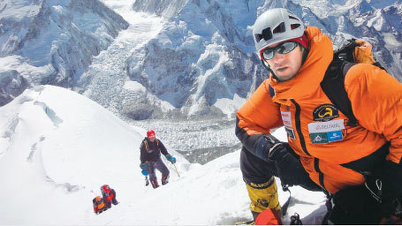 Colibășanu a coborât de pe Annapurna, **după ce misiunea de salvare la care participa a eșuat