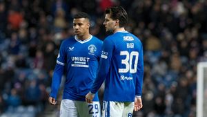 „Aşa ceva se găseşte greu în toată lumea". Ianis Hagi, mentor pentru atacantul de la Rangers care a impresionat