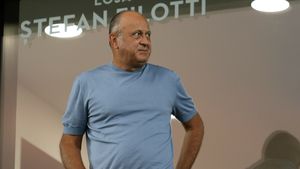 Detaliul prin care Șucu a făcut diferența în transferul kosovarului Hasani! De ce a fost obligat clubul de care aparținea atacantul să îl vândă