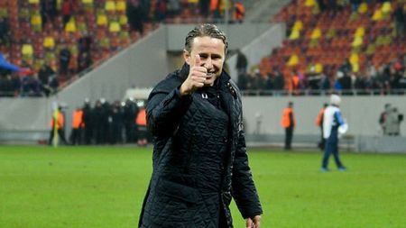 Reghecampf l-a trimis pe Becali la "rugăciune"!** Patronul a schimbat partitura pentru meciul cu Chelsea: "I-am zis cum proceda Oli și cum trebuie să jucăm pe Stamford Bridge!"