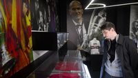 Nepotul lui Matei Lucescu joacă fotbal. Mircea Lucescu i-a dat un tricou cu numărul 11: „E important să-și găsească drumul în viață”
