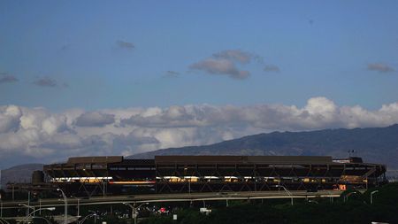 Vor să facă o operă de artă din stadionul abandonat. I s-a spus „Mecca” şi va arăta uluitor, dar costurile noii arene sunt imense