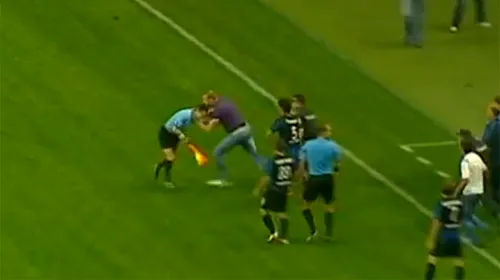 VIDEO Clipe de groază pentru Burdujan!** Un suporter a intrat pe teren și l-a strâns de gât pe un arbitru! Gestul nebunesc al unui jucător