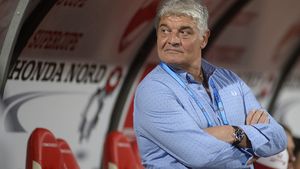 Situație explozivă la Dinamo. Andone e încolțit, Șumudică recunoaște că a fost la un pas de a ajunge în Ștefan cel Mare: "Am fost foarte aproape zilele acestea!" Cine e favorit să-l înlocuiască pe "Fălcos"