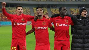 Poza anului: fotbalistul FCSB şi Gigi Becali, într-o ipostază unică