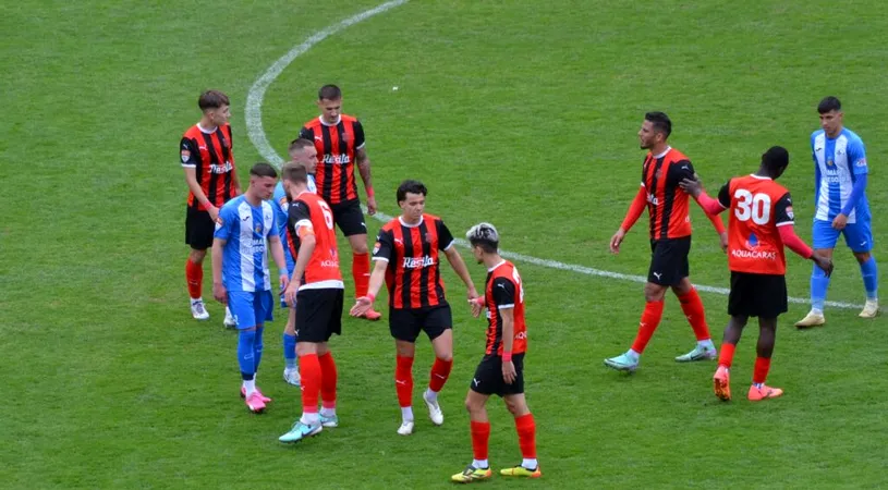 Dreptatea în meciul dintre Reșița și Corvinul va fi împărțită de un arbitru FIFA! Cărășenii au nevoie să câștige împotriva liderului și singurei echipe neînvinse în acest sezon pentru a mai avea șanse la play-off-ul Ligii 2