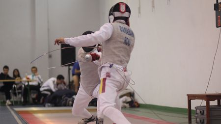 CM de Scrimă de la Moscova | Super victorie pentru floretistul Radu Dărăban care l-a învins pe campionul european en-titre, Andrea Cassara. Clujeanul s-a oprit însă în "optimi". Echipa de sabie masculin s-a calificat în "sferturi"