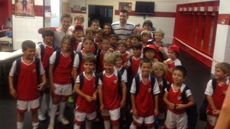 FOTO - Rusescu, la prima acțiune de imagine la Sevilla! A fost "obiectiv turistic" pentru câteva zeci de copii