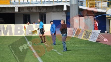 Dor(in)el, probleme, mă?** Gloria - Oțelul 0-0