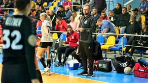 De ce a plecat antrenorul Adi Chiruț de la echipa de handbal feminin Gloria Buzău? Formația din Crâng este peste campioana Rapid în clasament! | SPECIAL