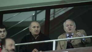 Porumboiu, ironizat de Copos: "Nu are nici în Europa atâția fani câte femei și copii am avut noi"** Patronul anunță revenirea în lupta la titlu și noua țintă: Wesley!