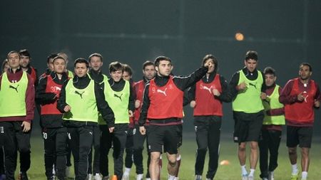 Rapid s-a reunit azi!** Sabău a avut 22 de jucători la primul antrenament! Vezi lista