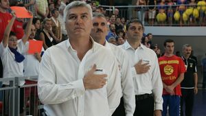 Aihan Omer: "Jucătorii au voie să fumeze cinci țigări pe zi și să bea o cola mică!"