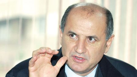 Gânduri negre pentru Copos:** "Îmi vine să mă arunc de la etaj!"