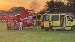 Momente de panică! Portarul a suferit o comoție cerebrală și a fost transportat la spital cu un elicopter SMURD