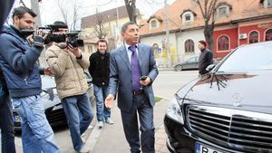 "Lupescu a pus arbitrii pe noi** pentru că n-a ajuns președinte la Dinamo!" TU CE CREZI?