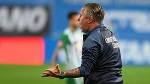 Mihai Rotaru a recurs la obiceiurile lui Gigi Becali! S-a băgat peste Laurențiu Reghecampf la echipă și a impus un jucător titular! Pentru cine a insistat patronul oltenilor