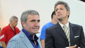 Gheorghe Hagi și Gică Popescu, mesaje emoționante de 1 Decembrie! „România suntem toţi şi fiecare dintre noi poate face ceva pentru a înălţa drapelul cât mai sus"