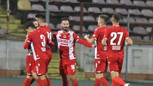 Un jucător de la Dinamo, out din lot pentru partida cu FC Voluntari! De ce a luat Mircea Rednic această decizie