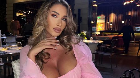 Controversatul afacerist Arpad Paszkany își răsfață noua iubită, cu 24 de ani mai tânără, într-un mod cu totul special, la Dubai! Cum „sparge” averea de milioane de euro cu Antonela Pătruț