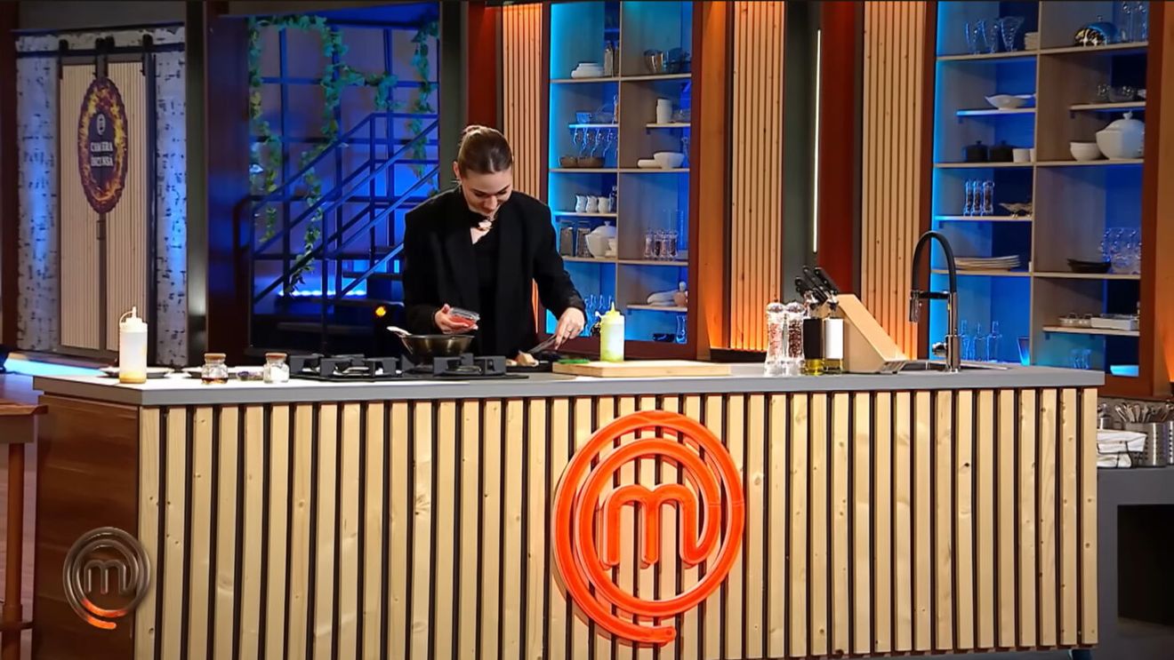 Apariție surpriză la Masterchef. Iubita fostului atacant de la FCSB, înscrisă chiar de jucător la emisiunea de la PRO TV