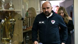 Tragedie! Antrenorul din prima ligă sârbă de fotbal a murit la doar 45 de ani, după ce i s-a făcut rău în timpul meciului