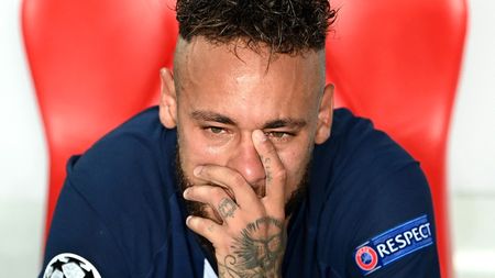 Neymar, criză de plâns după ce PSG a pierdut în finala Ligii Campionilor! Adversarii de la Bayern au încercat să-l consoleze | VIDEO FABULOS