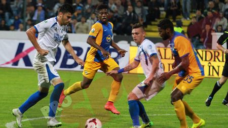 FOTO | Petrolul a uitat să mai câștige. Trupa lui Răzvan Lucescu nu s-a mai impus din 24 august: Pandurii - Petrolul 1-1