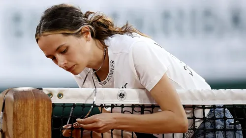 Incident bulversant în a doua semifinală de la Roland Garros! O femeie s-a legat de fileu, iar jucătorii au plecat la vestiare | VIDEO