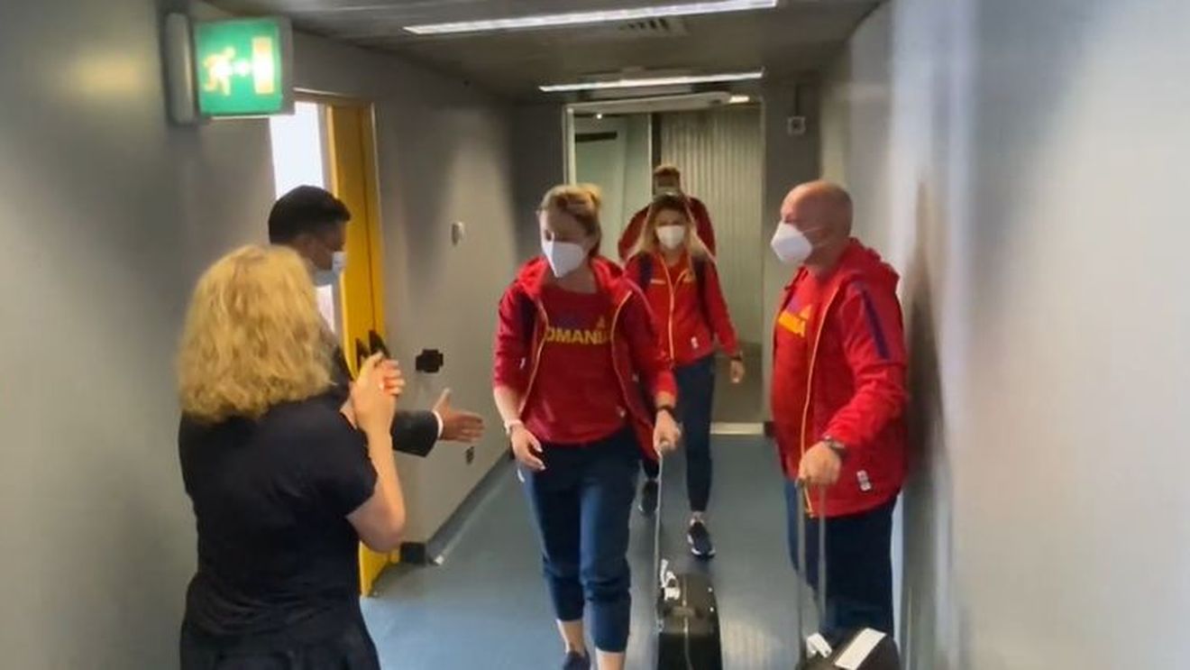 Momentul în care Ana Maria Popescu l-a lăsat cu mâna întinsă pe Carol Eduard Novak. Cum a reacționat  ministrul Tineretului și Sportului | VIDEO