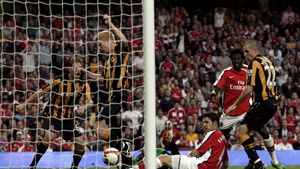 Arsenal, executată acasă de Hull