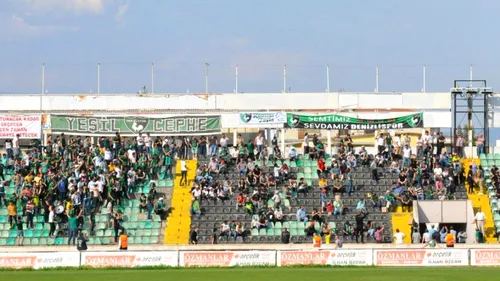 Incredibil ce i-a trecut prin cap! De unde a văzut meciul un fan interzis un an pe stadioane | FOTO