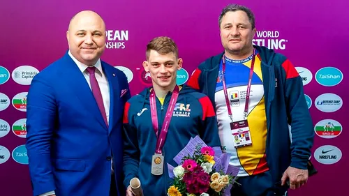 Campionatele Europene de lupte de la București. Încă două medalii pentru România: Florin Tița - argint la 55 kg, Alin Alexuc - bronz la 130 kg. Competiția se încheie azi