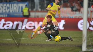 "Nilă" este furnizorul de suveniruri roș-albastre pentru un jucător de la Dinamo!** Cine este fotbalistul care nu-și poate uita trecutul stelist