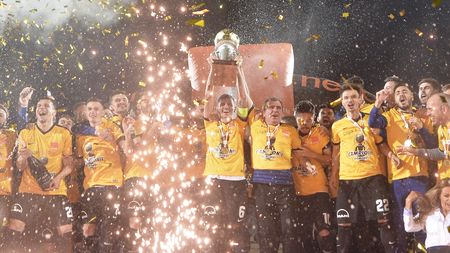 INTERVIU | Romario Benzar vorbește despre drumul spre titlu: "La Dinamo - FCSB, în minutul 90+6, eram în genunchi cu Țîru și ne rugam să înscrie Hanca. Atunci am știut că luăm titlul". Căpitanul Viitorului a făcut echipa sezonului 2016/2017 doar din adversari