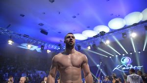 JURNAL | ZIUA ÎNTÃ‚I Andrei Stoica scrie în ProSport înaintea galei de sâmbătă. "Azi l-am ținut pentru prima oară în brațe pe Alexandru Constantin, băiatul meu de nota 10"