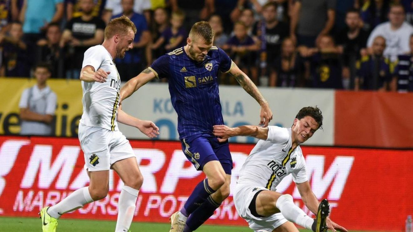 INTERVIU Lucruri care nu s-au mai spus. Un fotbalist vorbește despre o selecție pe pile, la echipa națională: "Dacă n-ai pe cineva în spate, n-ai nicio șansă. Interesul selecționerului? Poate se împart niște bani"