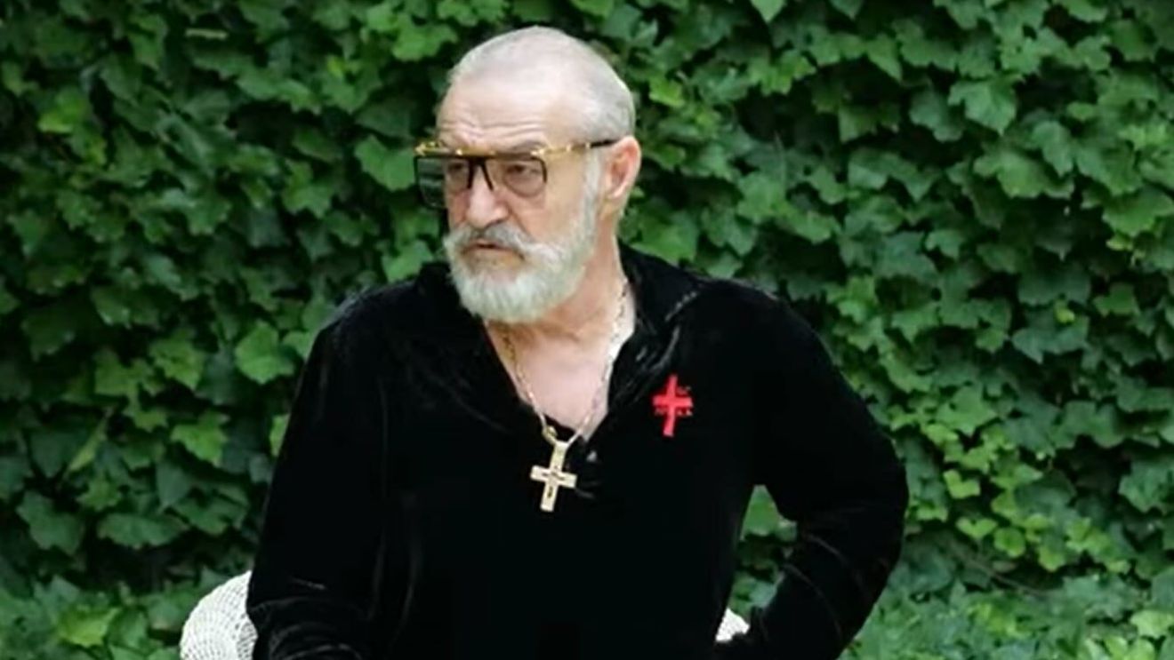 Gigi Becali, varianta de Pipera a lui Lawrence al Arabiei! Apariție epică a miliardarului la biserica în care a băgat milioane de euro