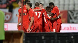 Atacanții lui Dinamo au îngenuncheat Petrolul! Essombe și Gnohere au marcat golurile victoriei în fața ploieștenilor: Dinamo - Petrolul 2-0