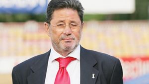 Dinu: "Dinamo nu e echipa `miliției`, deși va juca în dungi"