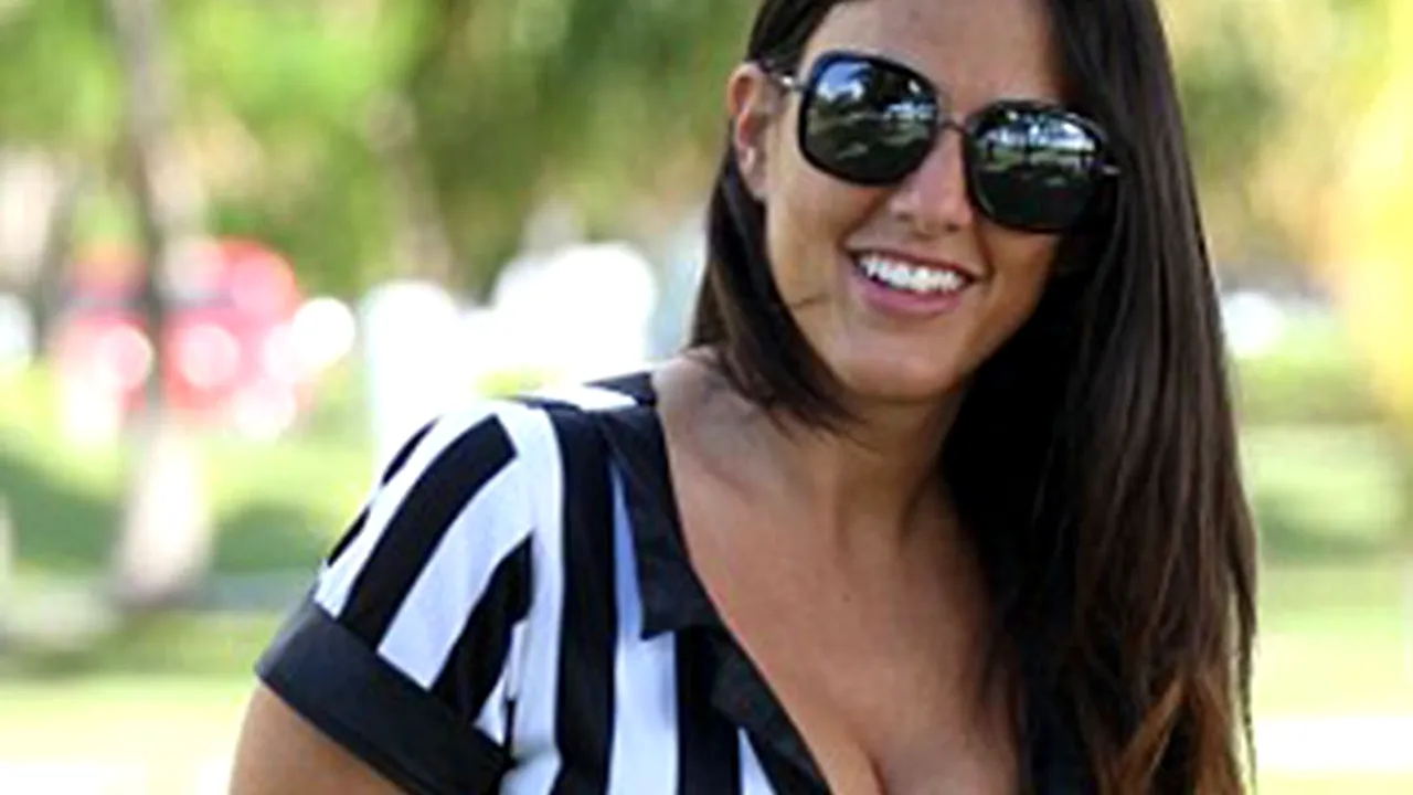 Top Modelul italian, Claudia Romani, a renuntat la tocuri ca sa arbitreze meciuri de fotbal