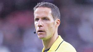 Liber la jocul bărbătesc:** centralul de la Twente - Steaua e renumit pentru pedepsele blânde! Nu ghiciți de ce austriacul arbitrează astfel