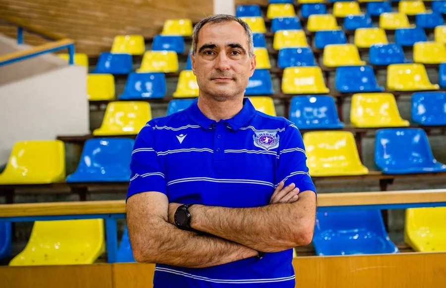 Narcis Cîtu le-a preluat pe handbalistele din județul Arad după ce s-a despărțit de CNE Sighișoara
